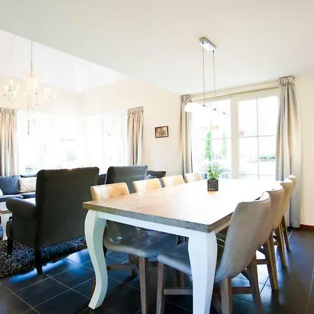 Sleeps 8 Pool Wifi * Veldhuizen