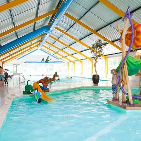 בית נופש Sleeps 8 Pool Wifi *
